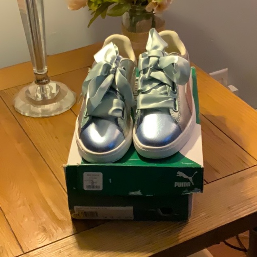 PUMA: Basket Heart Bauble Sneakers